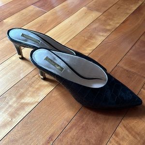 Beautiful Louise et Cie black alligator designed Mules Size 8